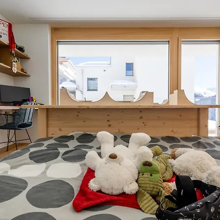 New Modern 4br With Mountain Views In