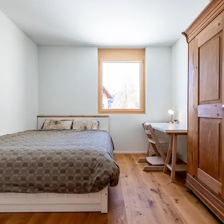 New Modern 4br With Mountain Views In