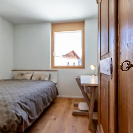 New Modern 4br With Mountain Views In Davos