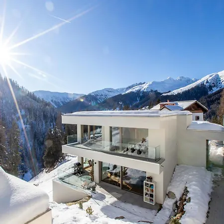 Modern 4br With Mountain Views In