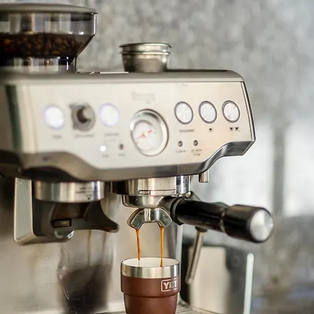 New Modern 4br With Mountain Views In Davos