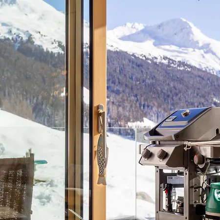 New Modern 4br With Mountain Views In