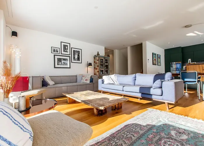 New Modern 4br With Mountain Views In Davos